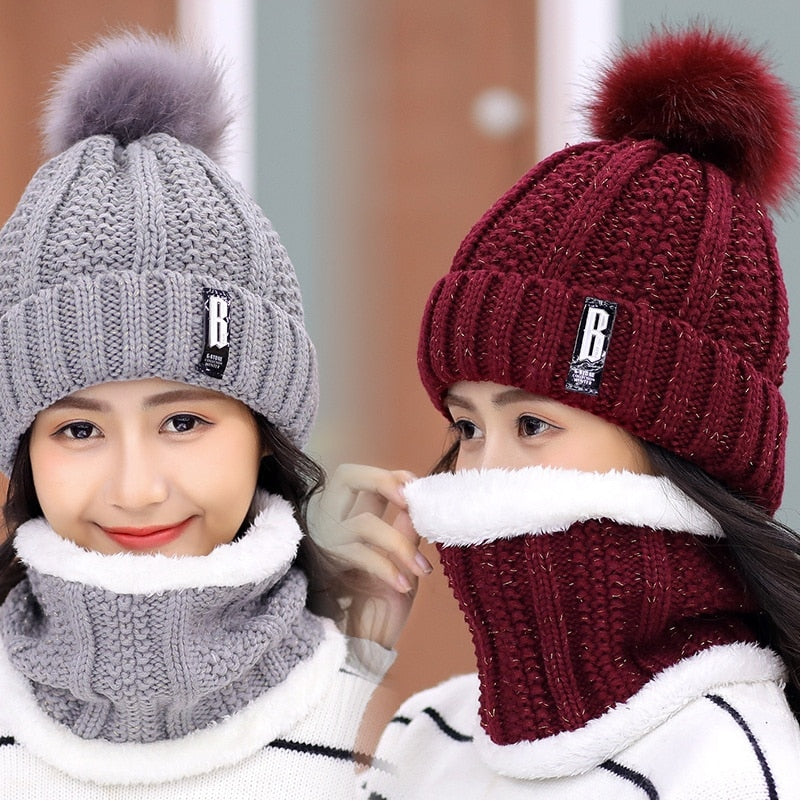 Women's Knitted Beanie with Neck Warmer