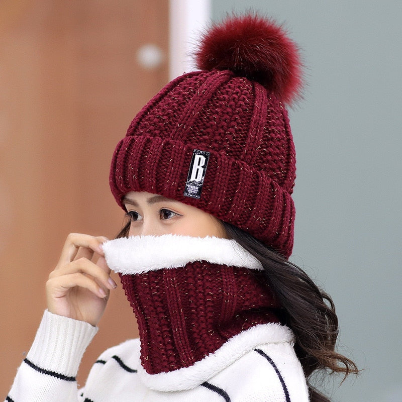 Women's Knitted Beanie with Neck Warmer
